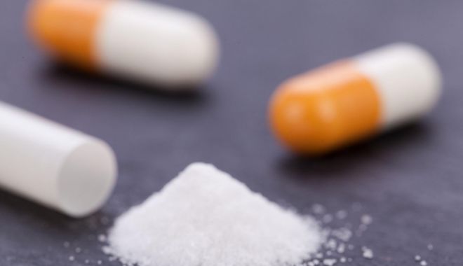 La doar 7 ani, o fetiță pregătea cocaina pe care o vindeau mama și bunica ei - cocaina-1639503697.jpg