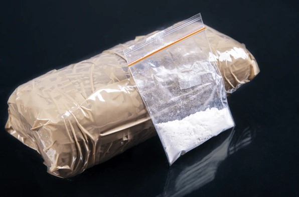 Prinși în flagrant cu un kilogram de cocaină. Bărbați arestați după o tranzacție uriașă - cocaina-1771847436.webp