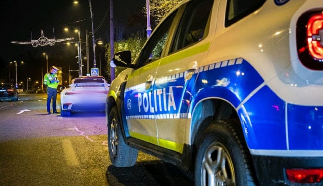 Urmăriţi în trafic de poliţiştii rutieri, în timp ce transportau heroină şi cocaină. Cursa s-a terminat într-un stâlp de iluminat