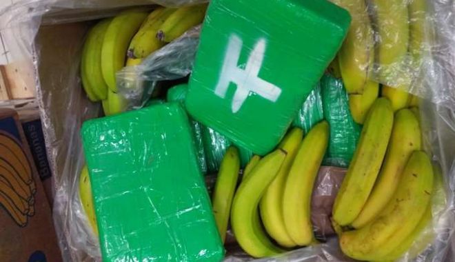 840 de kilograme de COCAINĂ, descoperite în lăzi de banane, în supermarketuri! Personalul a alertat poliția