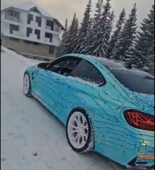 Un șofer de BMW şi-a împodobit bolidul cu luminiţe ca pe bradul de Crăciun. Ce credeți că s-a întâmplat? - cocalar-1732383722.jpg