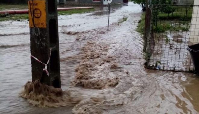 Peste 150 de avertizări meteo în doar 24 de ore. Multe dintre ele au fost coduri roșii - cod-1624520180.jpg
