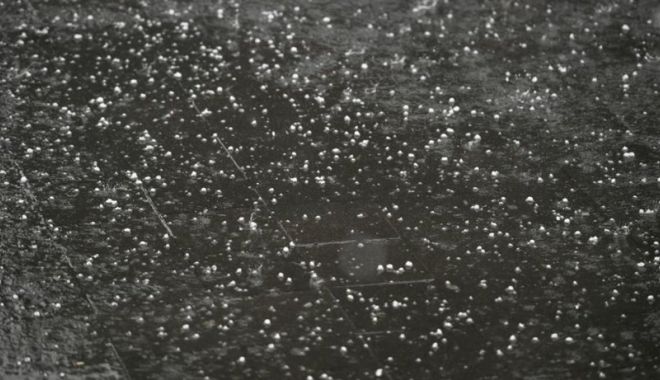 Avertizare meteo de la ANM. Vijelii, grindină şi descărcări electrice în următoarele ore - cod-1659358271.jpg
