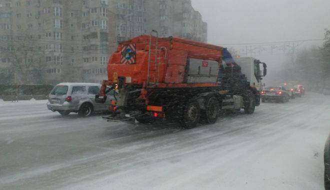 Cod galben de ninsori și viscol, la Constanța. Utilajele au ieșit pe străzile din municipiu - codgalbencta-1543412685.jpg