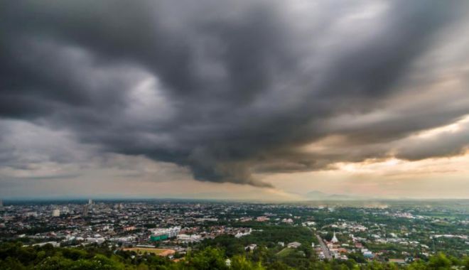 Cod galben de furtună și ploi abundente în șase județe din Dobrogea, Transilvania și Moldova - codgalbendeploitoren539ialen39de-1588340119.jpg