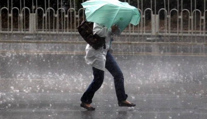 SE ÎNRĂUTĂȚEȘTE VREMEA ȘI MAI MULT! CONSTANȚA A INTRAT SUB AVERTIZARE METEO COD GALBEN - codgalbendevremeuratainromaniapl-1492422332.jpg