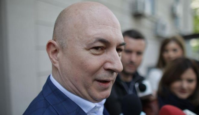 Codrin Ștefănescu, pus sub acuzare de DIICOT. Este acuzat de constituirea unui grup infracțional, șantaj, abuz în serviciu - codrin-1582919035.jpg