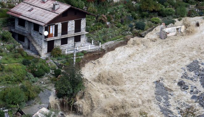 Cod roşu de inundaţii în Italia şi Franţa - codrosudeinundatii-1633438848.jpg