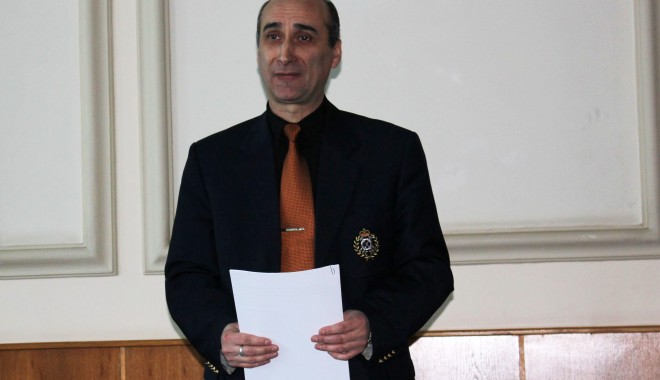 Prof. Marian Cojoc s-a săturat să fie pro… rector - cojoc-1328705115.jpg