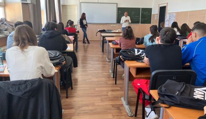 Elevii Colegiului Economic Mangalia, beneficiari ai unor activități de conștientizare pentru un viitor în siguranță - colegiul-economic-mangalia-1697542468.jpg