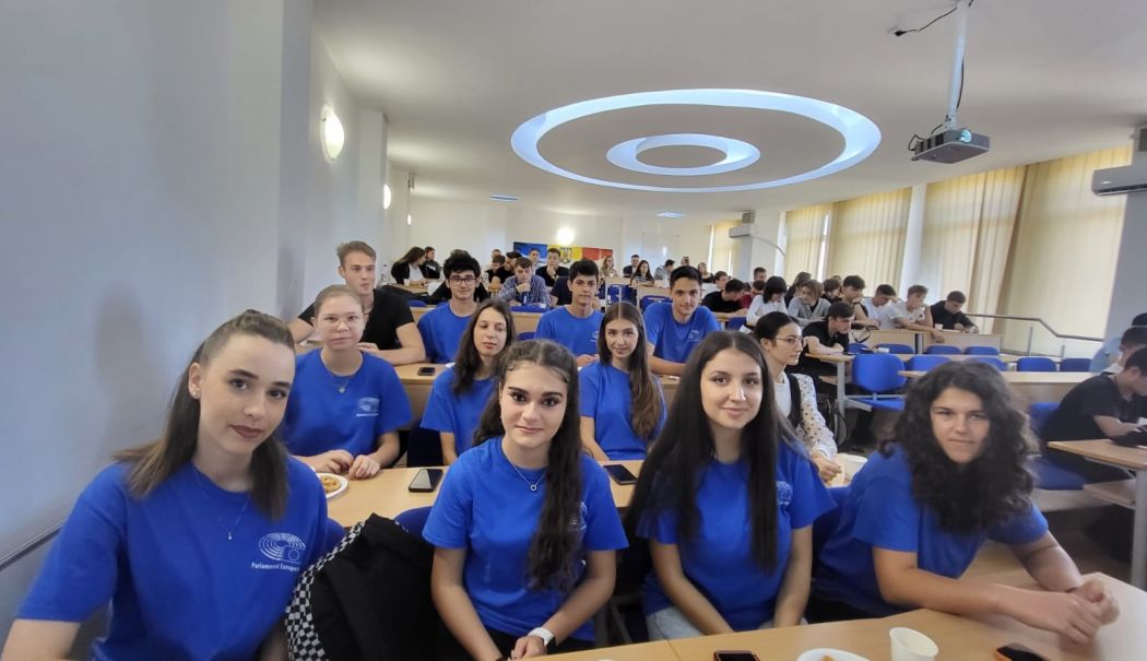 Elevi de la Colegiul Pedagogic au fost, pentru câteva ore, eurodeputați - colegiul-pedagogic-1718551455.jpg