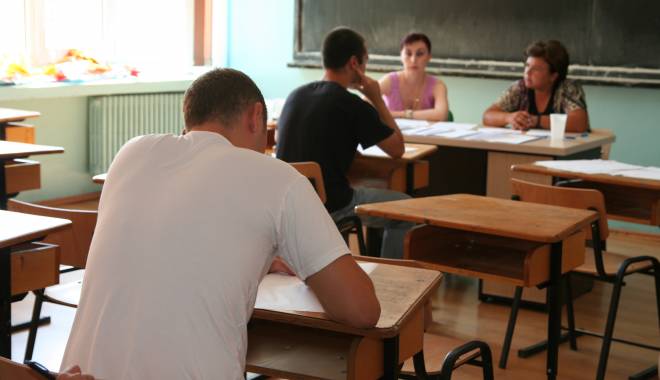 Bacalaureat 2015 / Trei eliminați la prima probă - colegiulcarolliceuleconomicexame-1440405201.jpg