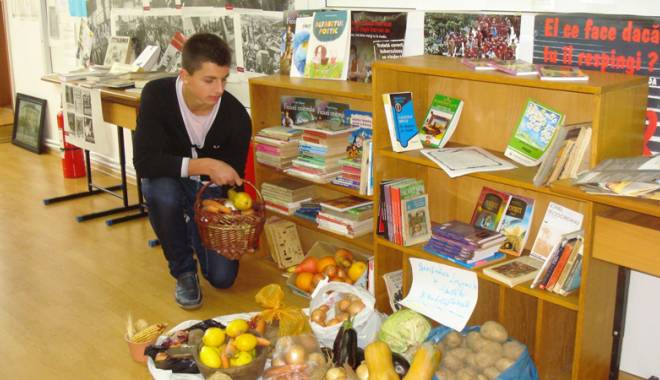 Elevii Colegiului de Artă,  fericiți de succesul acțiunii lor - colegiuldearta-1447867091.jpg