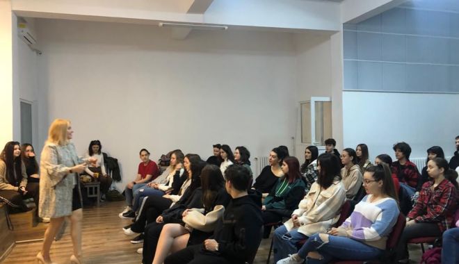 O altfel de abordare a îndrumării profesionale, la Colegiul de Arte - colegiuldearte1-1648547376.jpg