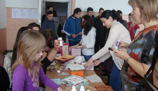250 de elevi din județ au vizitat Colegiul Economic Mangalia - colegiulmangalia-1428584088.jpg