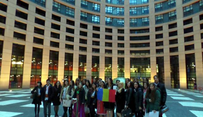 Elevi de la Colegiul Pedagogic, parlamentari europeni pentru o zi - colegiulpedagogic-1423680134.jpg