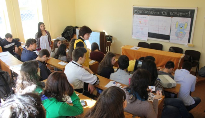 Cum devin elevii victime ale internetului - colegiulpedagogic7-1360511093.jpg