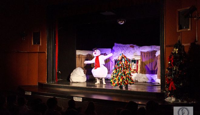 Colindătorii urcă, din nou, pe scena Teatrului „Căluţul de Mare” - colindatori-1702813493.jpg