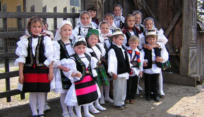Ne pregătim de colindat. Care sunt colindele speciale ale Dobrogei - colinde2-1544627755.jpg