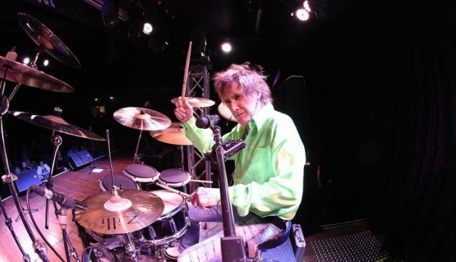 Colin Burgess, primul baterist de la AC/DC, a murit. Muzicianul avea 77 de ani - colinprockroyaltycolinburgesswil-1702828391.jpg