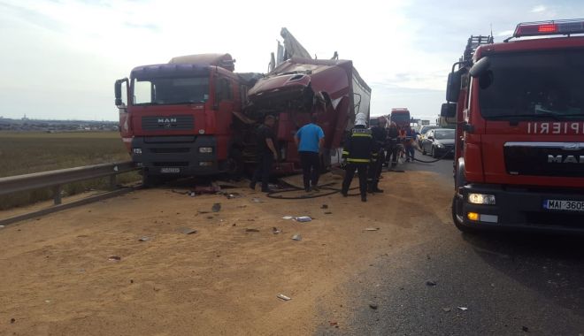 Coliziune între TIR-uri, pe Autostrada A4. Traficul a fost blocat! - coliziune-1569262514.jpg