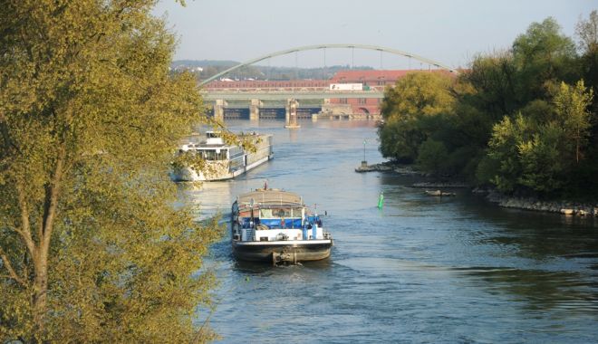 Navă sub pavilion românesc, manevrată de un comandat în stare de ebrietate