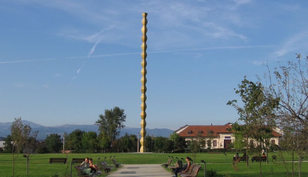 După 33 de ani, Ansamblul Monumental „Calea Eroilor“ de la Târgu Jiu, a intrat pe Lista Patrimoniului Mondial UNESCO - coloanaintinituluitgjiu-1722189801.jpg