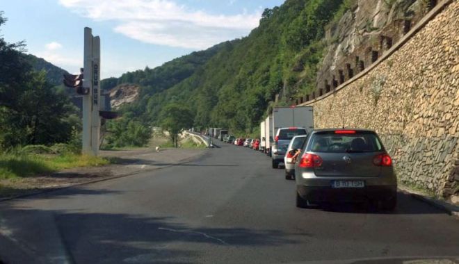 Cum se circulă pe drumurile naţionale, în această dimineaţă - coloanavaleaoltului2-1672730275.jpg