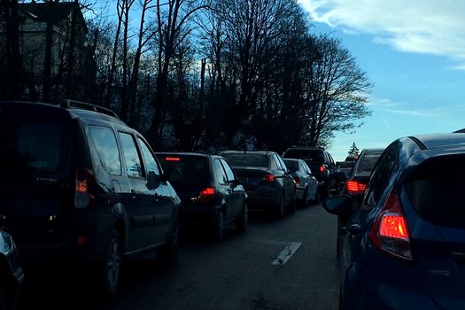Șoferi blocați ore întregi! Trafic sufocat la ieșirea din România - coloane-masini-1771917274.webp