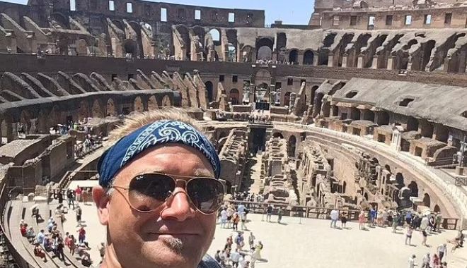 Doi tineri filmați când își scriau numele pe Colosseum: „Oricine ar fi ei, sunt idioți!”