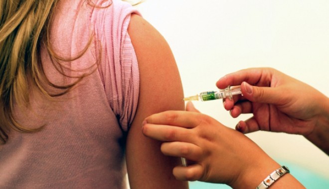 Încă vă puteți vaccina gratuit împotriva cancerului de col uterin - coluterinvaccin-1317234507.jpg