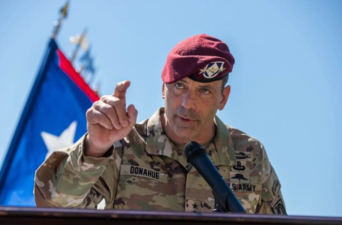 Comandantul Forţelor armate ale SUA în Europa şi Africa, în vizită la Chişinău - comandantul-1742133851.jpg