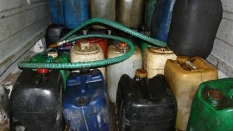 Percheziții în căutarea hoților de combustibil - combustibil67581300-1317273668.jpg