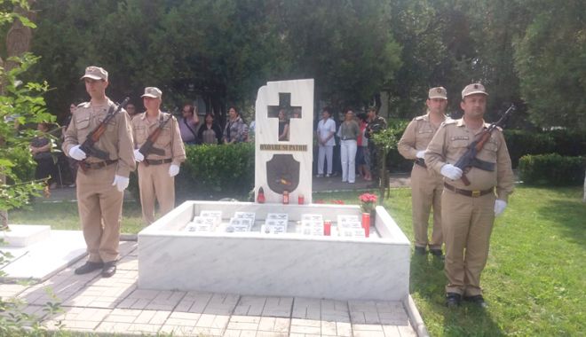 Opt ani de la accidentul aviatic de la Tuzla. Ceremonie pentru comemorarea militarilor căzuți la datorie - comemorare2ok-1530807086.jpg