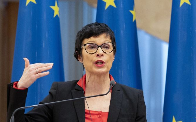 Comisarul european Marta Kos: „UE suspendă fonduri destinate Serbiei“ - comisarul-1777793858.webp