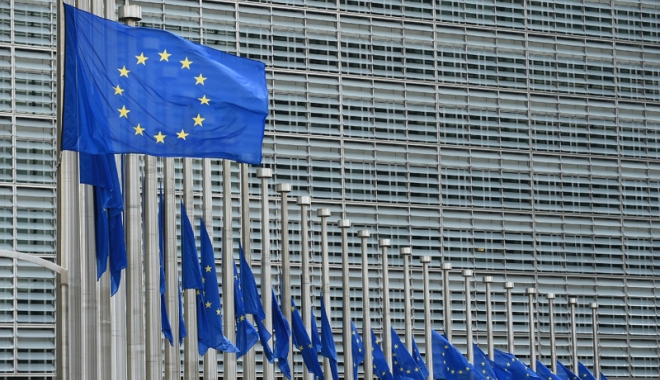 Comisia  Europeană cere Poloniei să suspende reformele  din justiție - comisia-1500472992.jpg