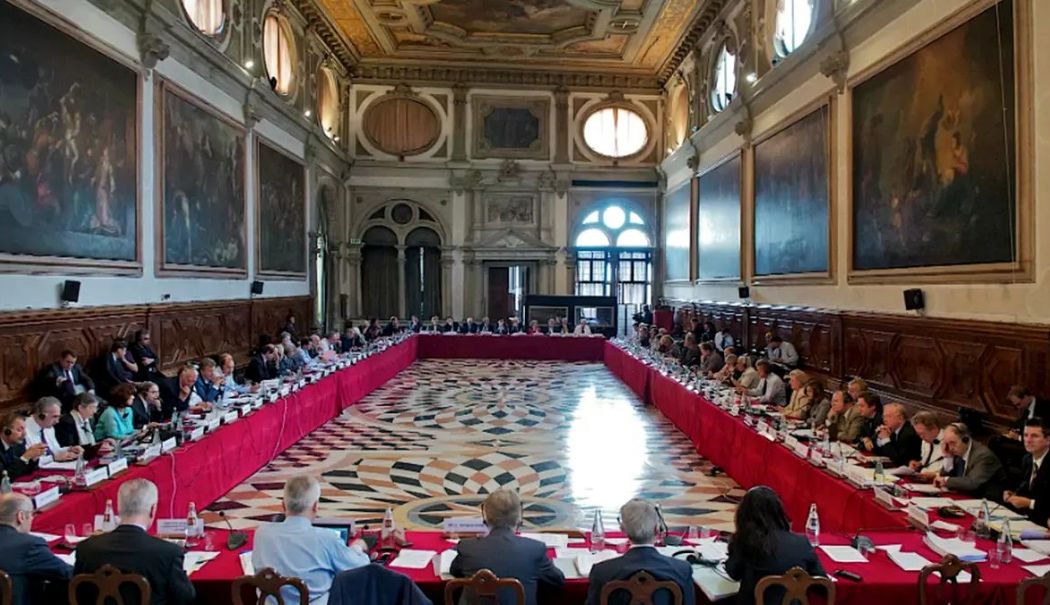 Comisia de la Veneția critică decizia României de a anula alegerile
