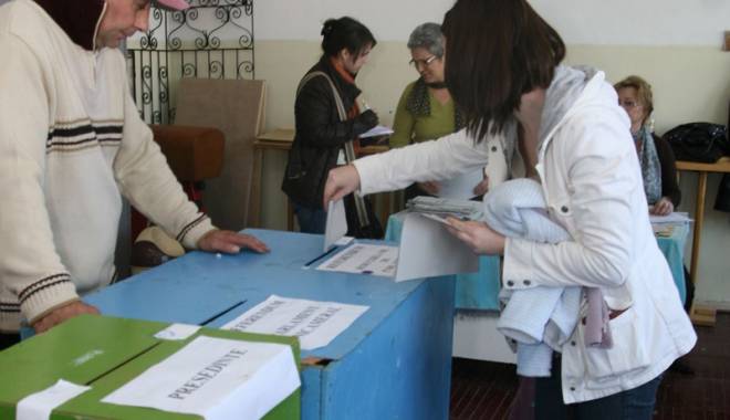 Comisia de cod electoral a votat pentru revenirea  la votul pe liste - comisiadecodelectoralsectievotar-1424879794.jpg