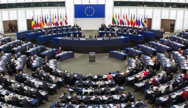 Comisia Europeană va fi dată în judecată, pentru că nu a sancţionat Ungaria şi Polonia - comisiaeuropeanadatainjudecata-1634305069.jpg