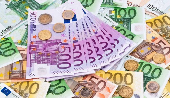 Comisia Europeană se împrumută pe rupte - comisiaeuropeanaseimprumutaperup-1640626379.jpg