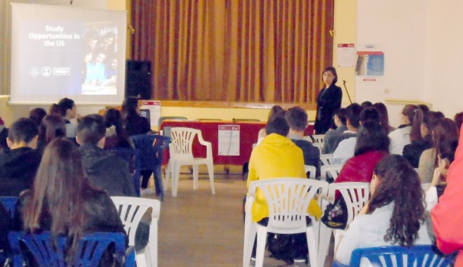 Comisia Fullbright a ajuns la Colegiul Pedagogic - comisiafullbright-1413135185.jpg