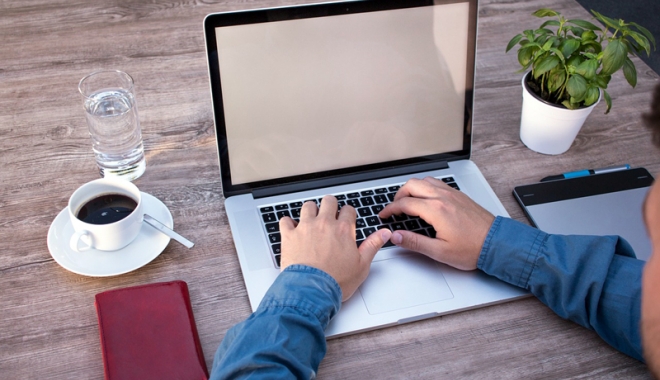 Computerul și internetul, prezente în peste 65% din gospodăriile românilor - computerul-1512402038.jpg