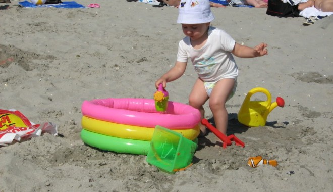 Concediul la mare alături de bebe. Sfaturi utile - concediumarebebe-1405096638.jpg