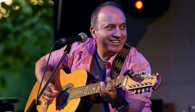 Emeric Imre  cântă la  