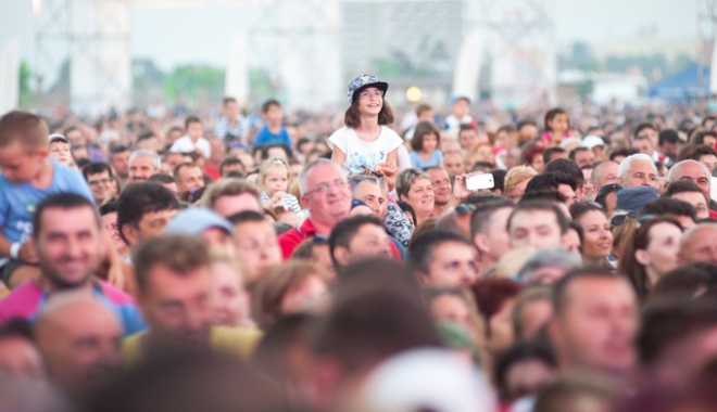 Trei zile  de concerte  și distracție,  pe plaja dintre  Venus și Saturn - concerteuropafm-1469722580.jpg