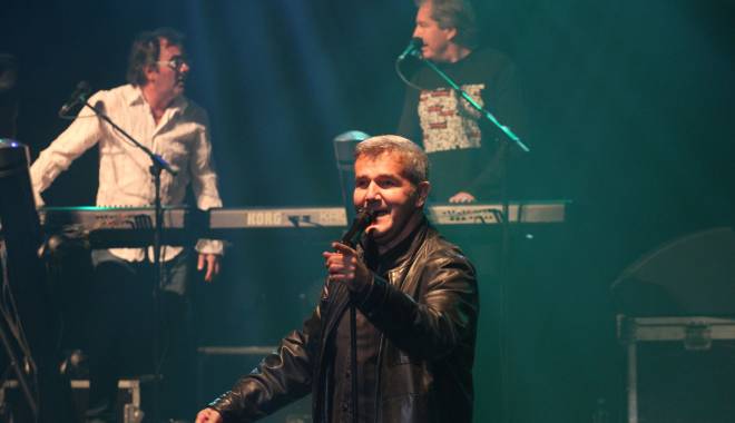 Mare concert mare pe scena Casei de cultură: Holograf deschide turneul la Constanța - concertholograf9-1445517092.jpg