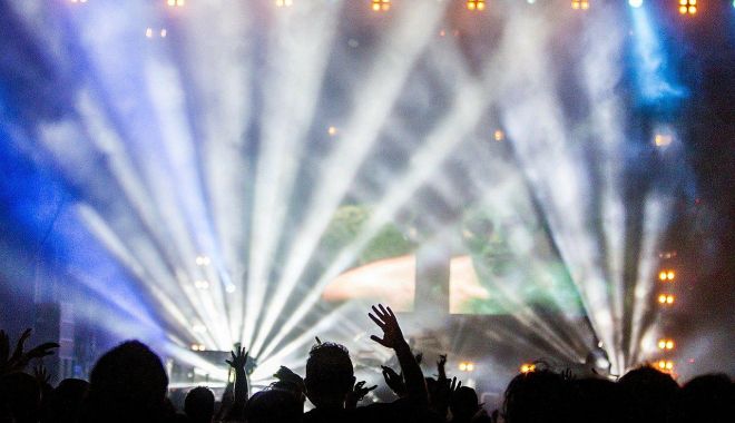 Concertele programate pentru luna aprilie trec online - concertmusicpixabay-1585665361.jpg