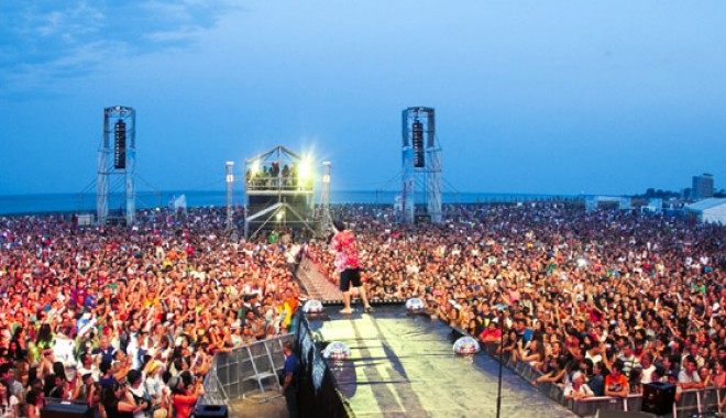 Concertul anului, pe plaja din Saturn - concertulanului-1406913797.jpg
