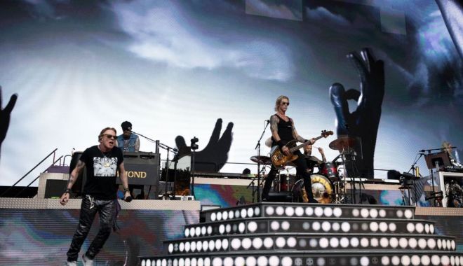 Cetăţean bulgar, prins cu o armă la concertul Guns N' Roses de la Bucureşti - concertulgunsnrosesdelabucuresti-1689749140.jpg