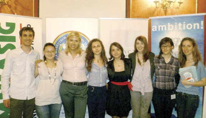 Premii pentru studenții cu rezultate excepționale - concurslsrs-1385660055.jpg